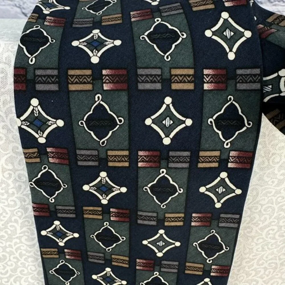 Geoffrey Beene 100% Silk Blue/Gray/White/Blush Geometric Neck‎ Tie, 4 Inch Wide